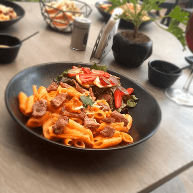 Pasta Chicharrón y Chipotle con Ensaladita