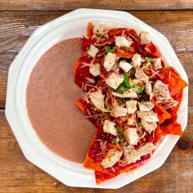 Chilaquiles Rojos con Pollo