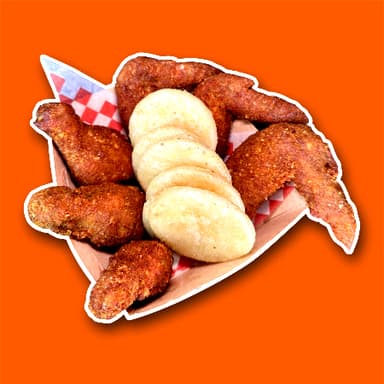 Alitas con Arepa