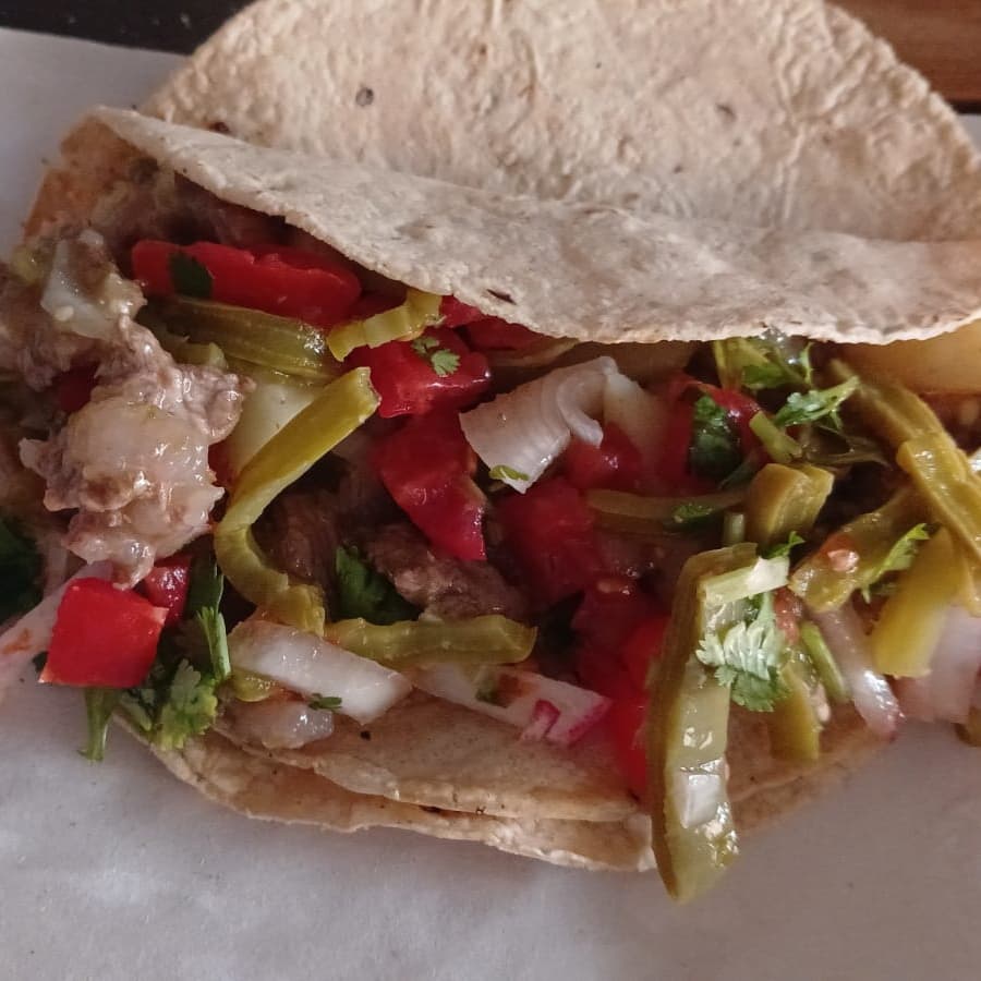 Taco de Guisado/Bistec con Papas en Salsa Verde