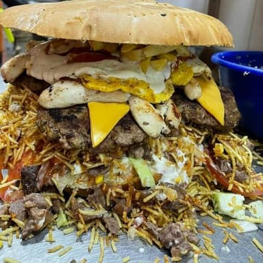 Hamburguesa La Triple en combo