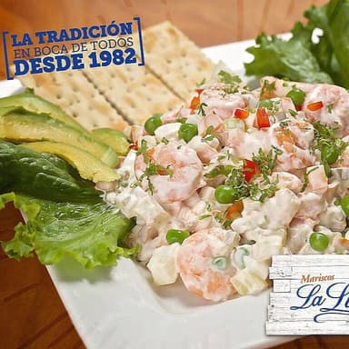 Ensalada de camarón con aderezo