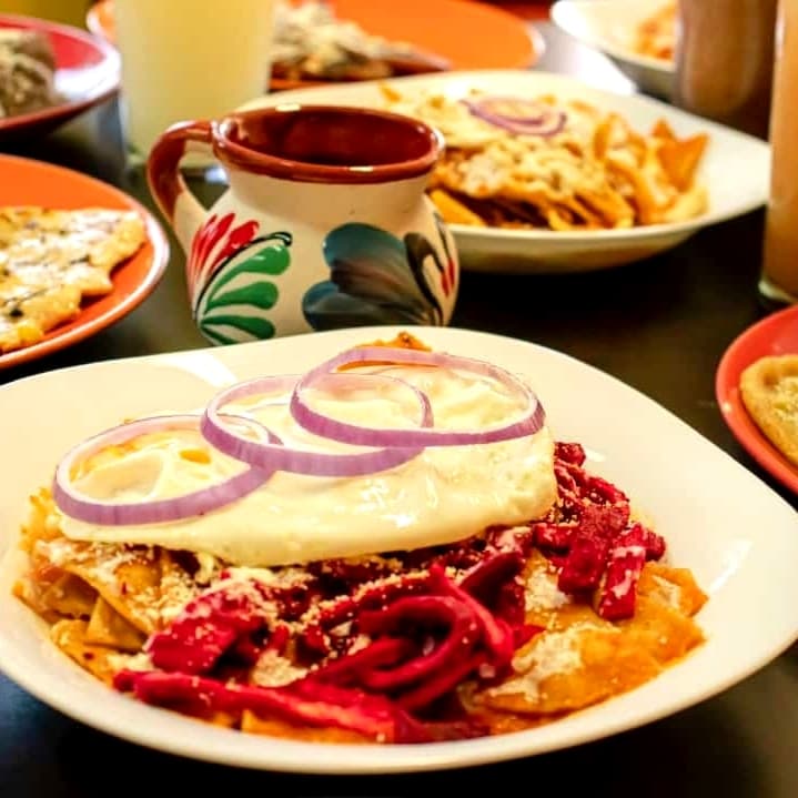 Chilaquiles Combinados (2 Ing)