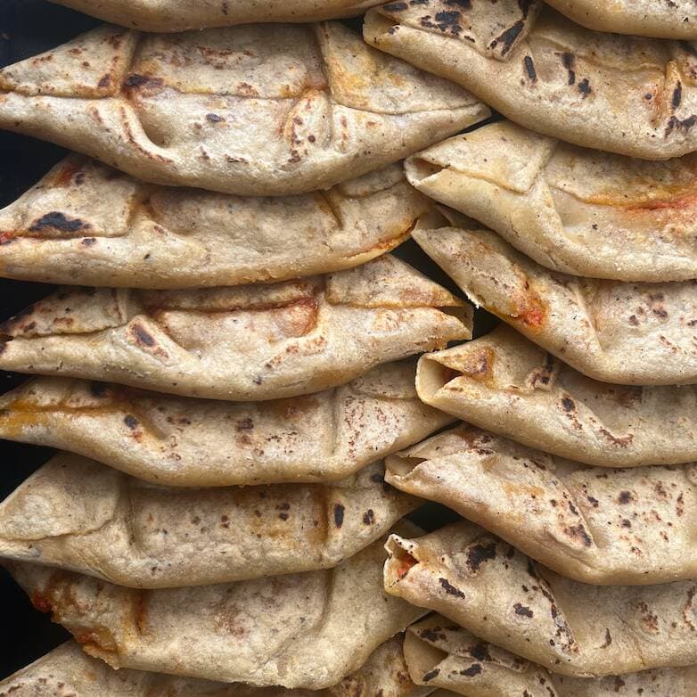 Docena de Tlacoyos de Chicharrón Prensado