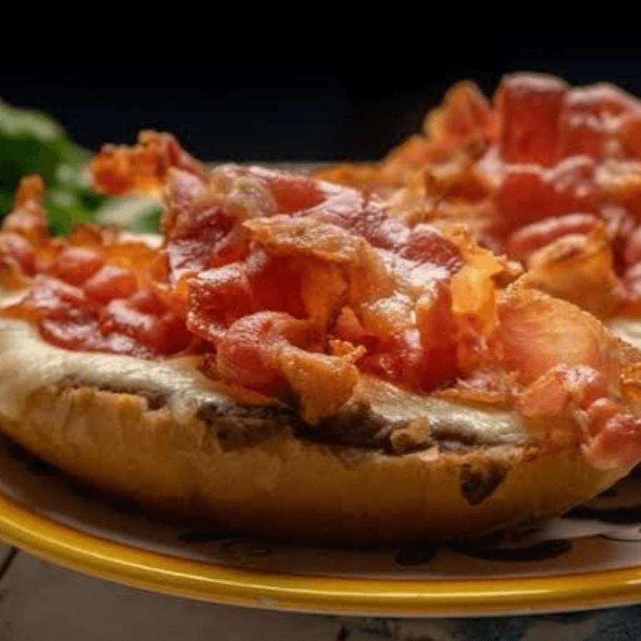 Molletes con Tocino
