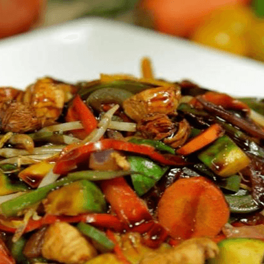 Medio Chop Suey En Salsa