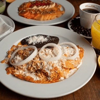 DESAYUNO CAMPESINO (CHILAQUILES)