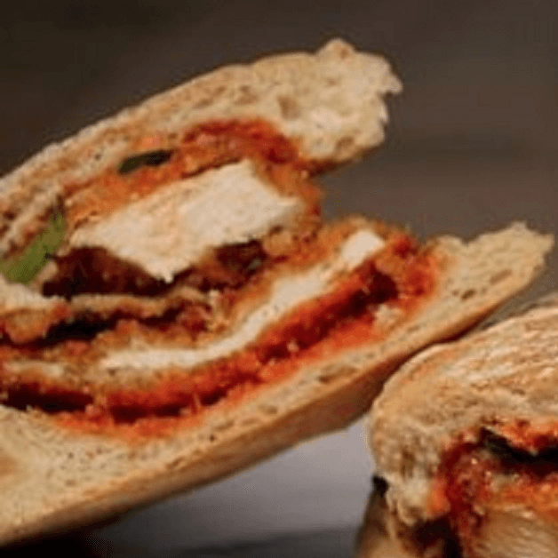 Panini Pollo Búffalo