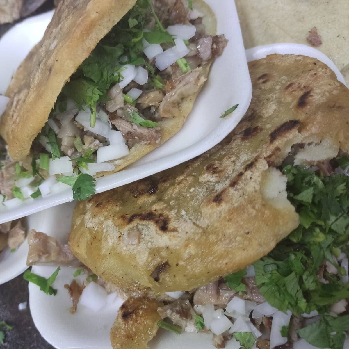 Gordita de Carnitas Doble Carne con Queso