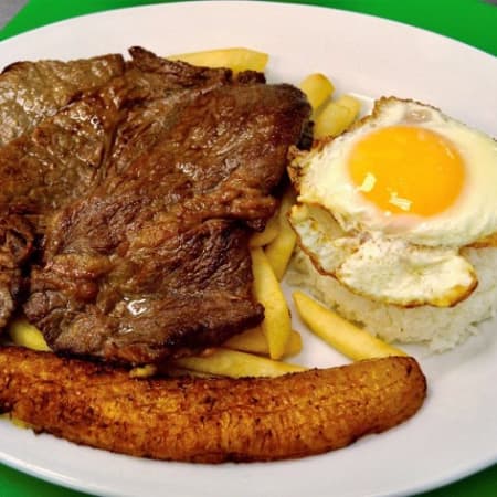 Bistec a lo Pobre + Bebida del Día