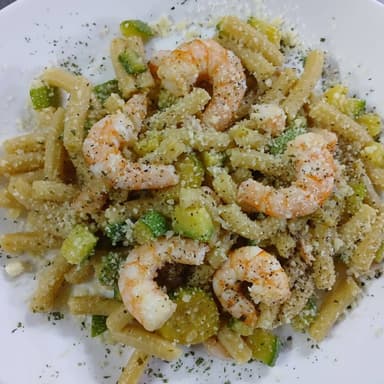 MACARONES CAMARONES Y CALABACINES