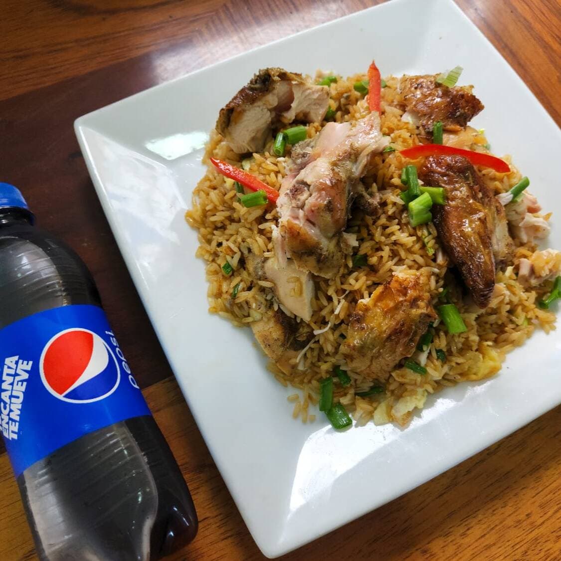 Arroz Chaufa de Pollo a la Brasa más Pepsi