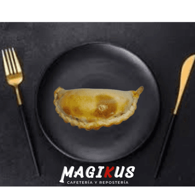Empanada Argentina de carne molida con huevo duro