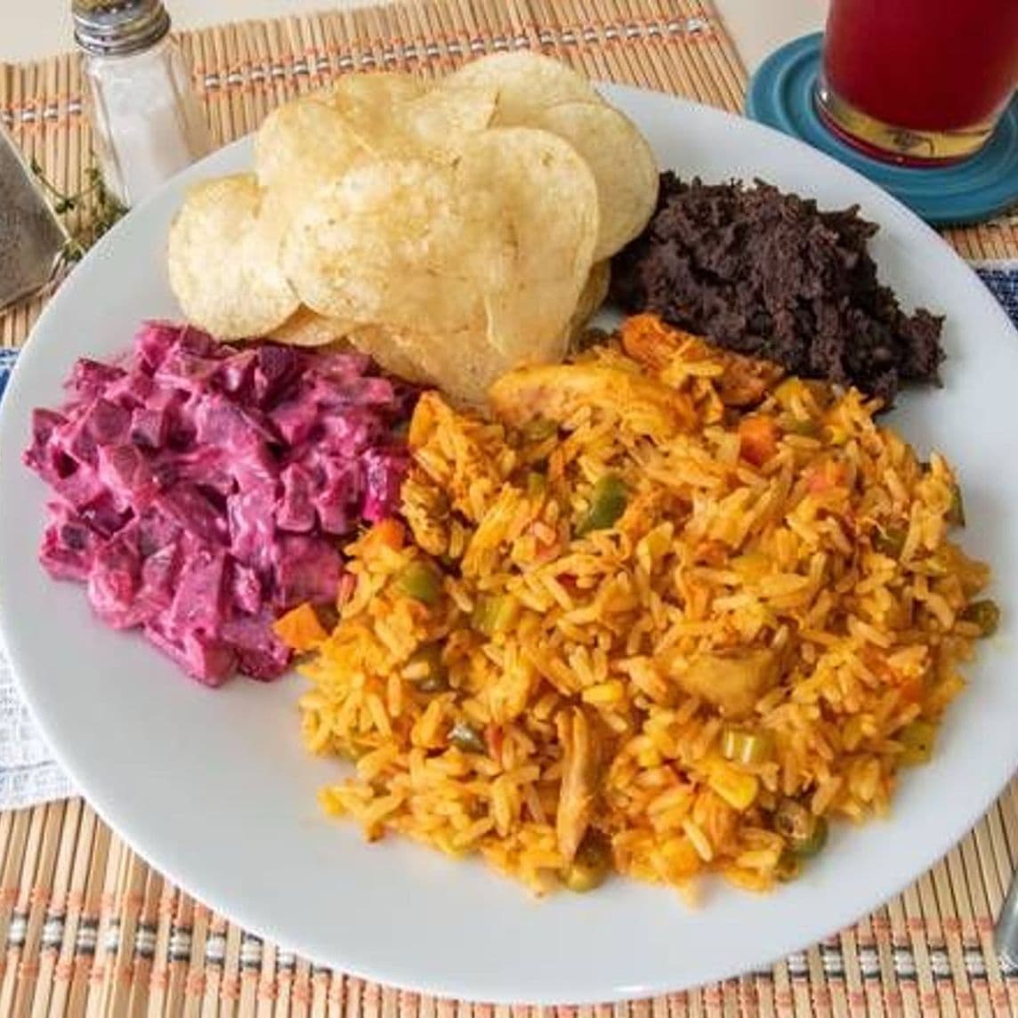 Arroz con Pollo (Incluye refresco natural)