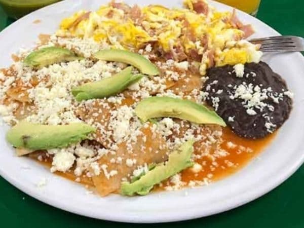HUEVOS CON JAMÓN +BEBIDA