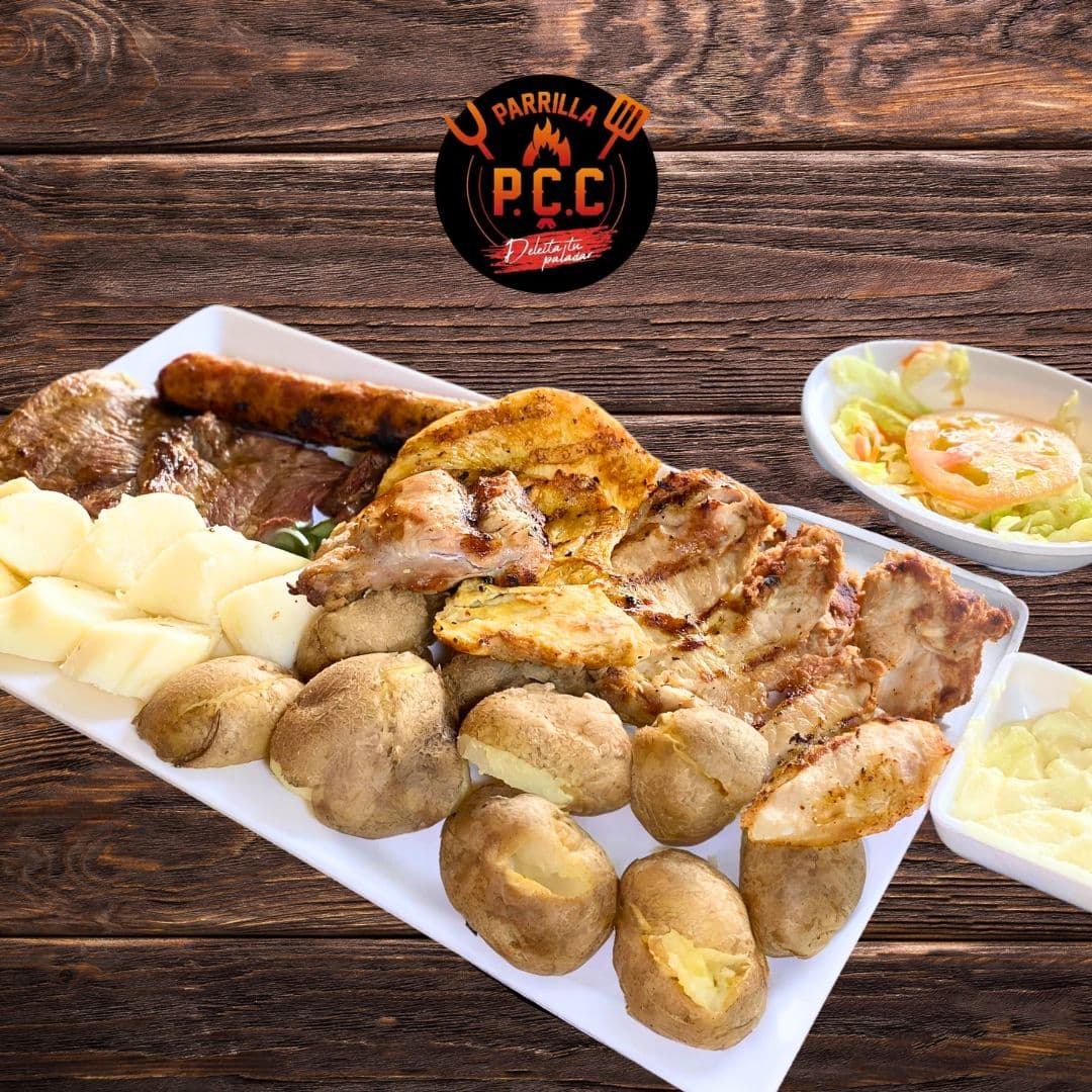 Bandeja carne, pollo, chorizo+ 2 Gaseosas 250 Ml