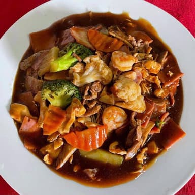 Carne Mixtas con veduras en Salsa
