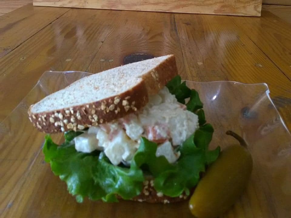Sándwich de Ensalada de Pollo