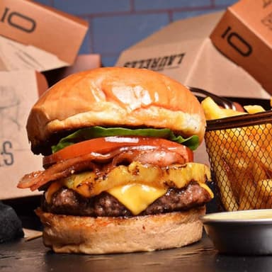 Burger Hawaiana + Papas + Gaseosa 250ml