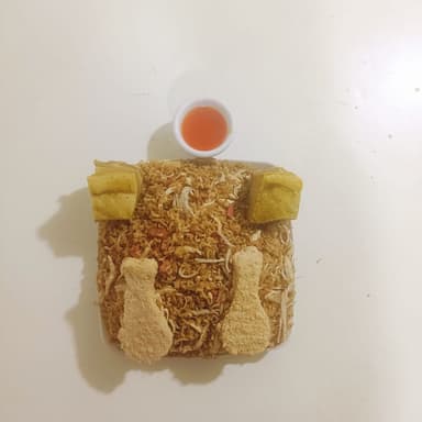 Dos personas costillas y nuggets