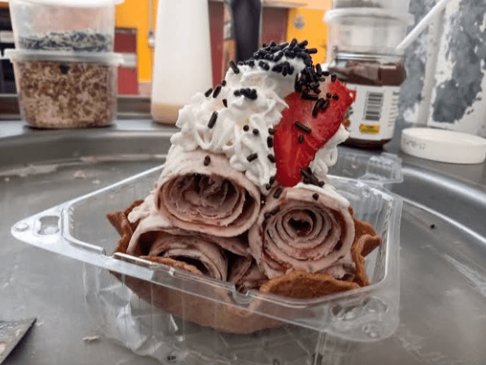 Ice Roll Choco Fresa