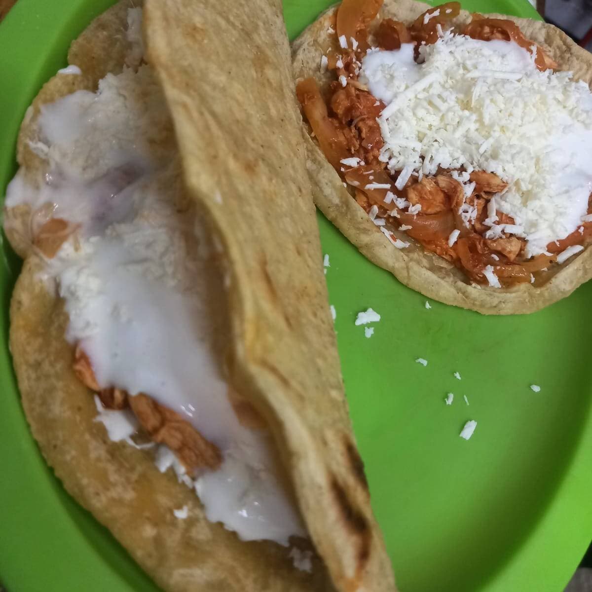 QUESADILLA FRITA DE CHICHARRON PRENSADO