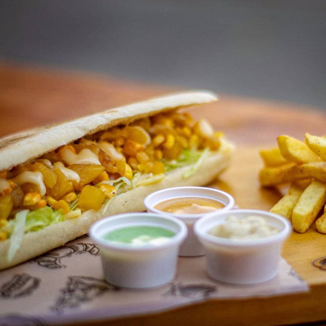Sándwich Veggie Tropical + Porcion de Papas