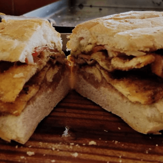 Torta de Pechuga de Pollo Empanizado Crujiente