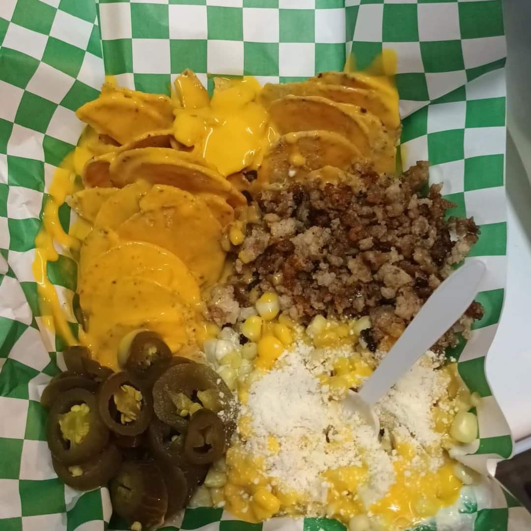 NACHOS CON MOLIDA Y ESQUITE