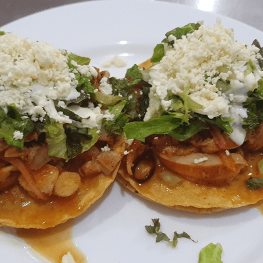 Tostada de Tinga Terekua (setas)