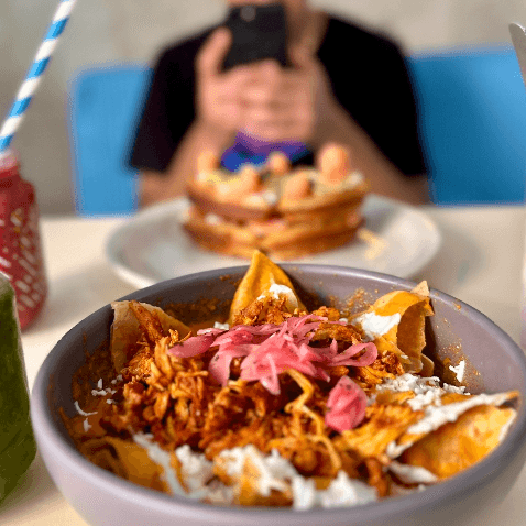 Chilaquiles Rojos (Huevo Estrellado)