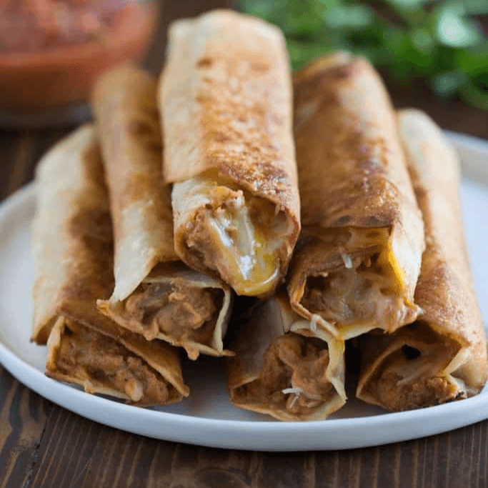 Burro de frijoles con Queso Chihuahua