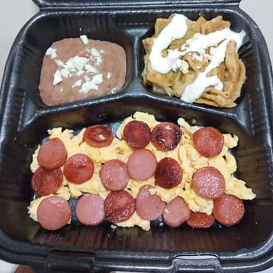 Huevos Revueltos con Salchicha