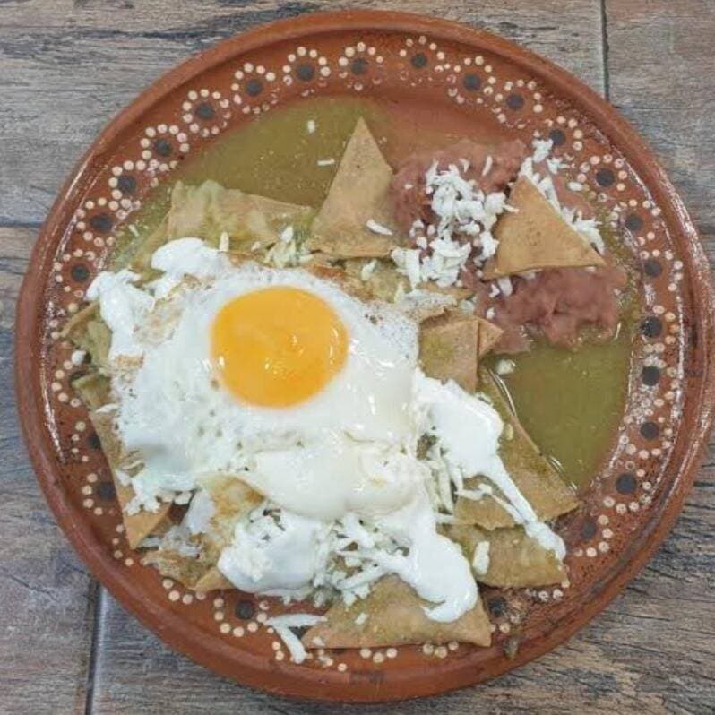 Chilaquiles con Huevo Estrellado