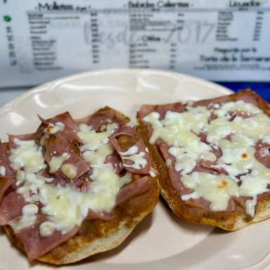 Molletes con Jamón
