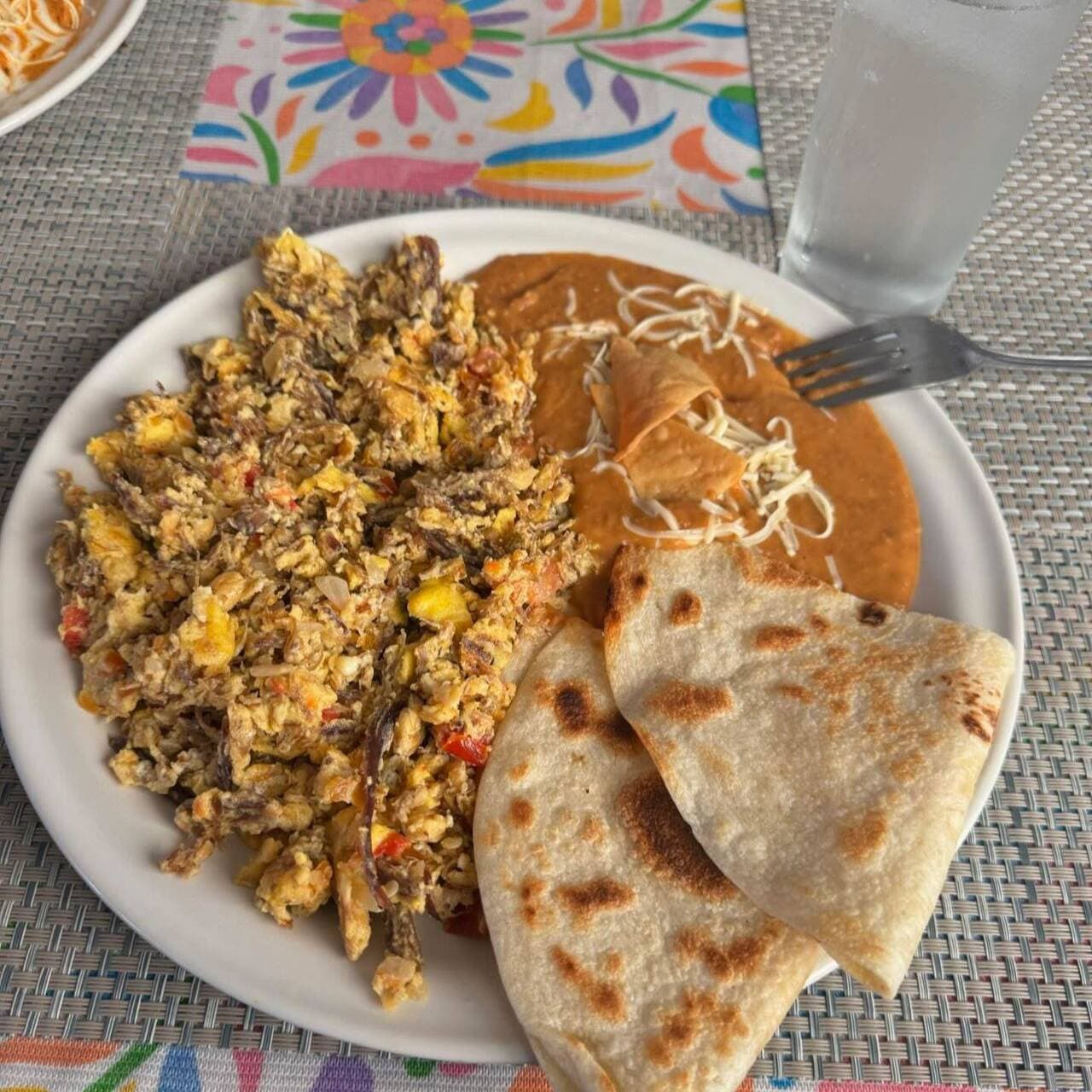 Huevos con machaca