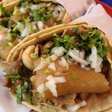 Taco Carnita con Cuerito