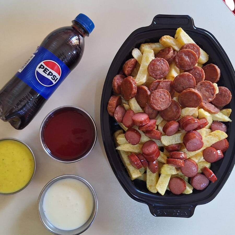 Salchipapas Clásica más Pepsi