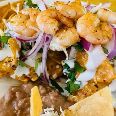 Chilaquiles con Camarones al Mojo de Ajo