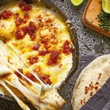 GRINGA CON  CHORIZO
