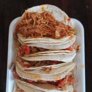 Campechana de Tacos de Guisado + Agua de Horchata