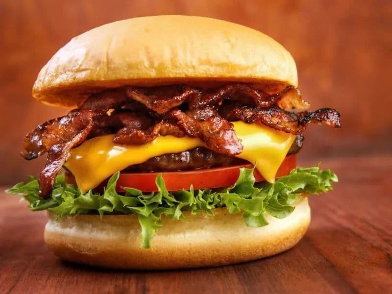Hamburguesa con Jamon y Tocino
