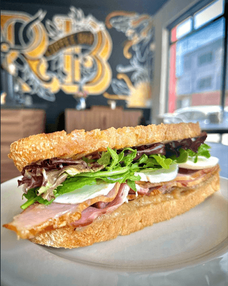 Sandwich mermelada de cebolla