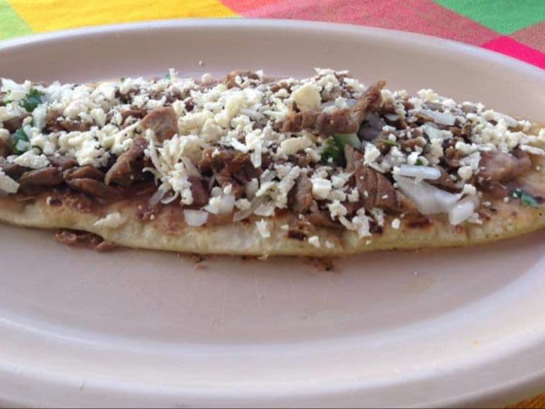 Huarache de bistec