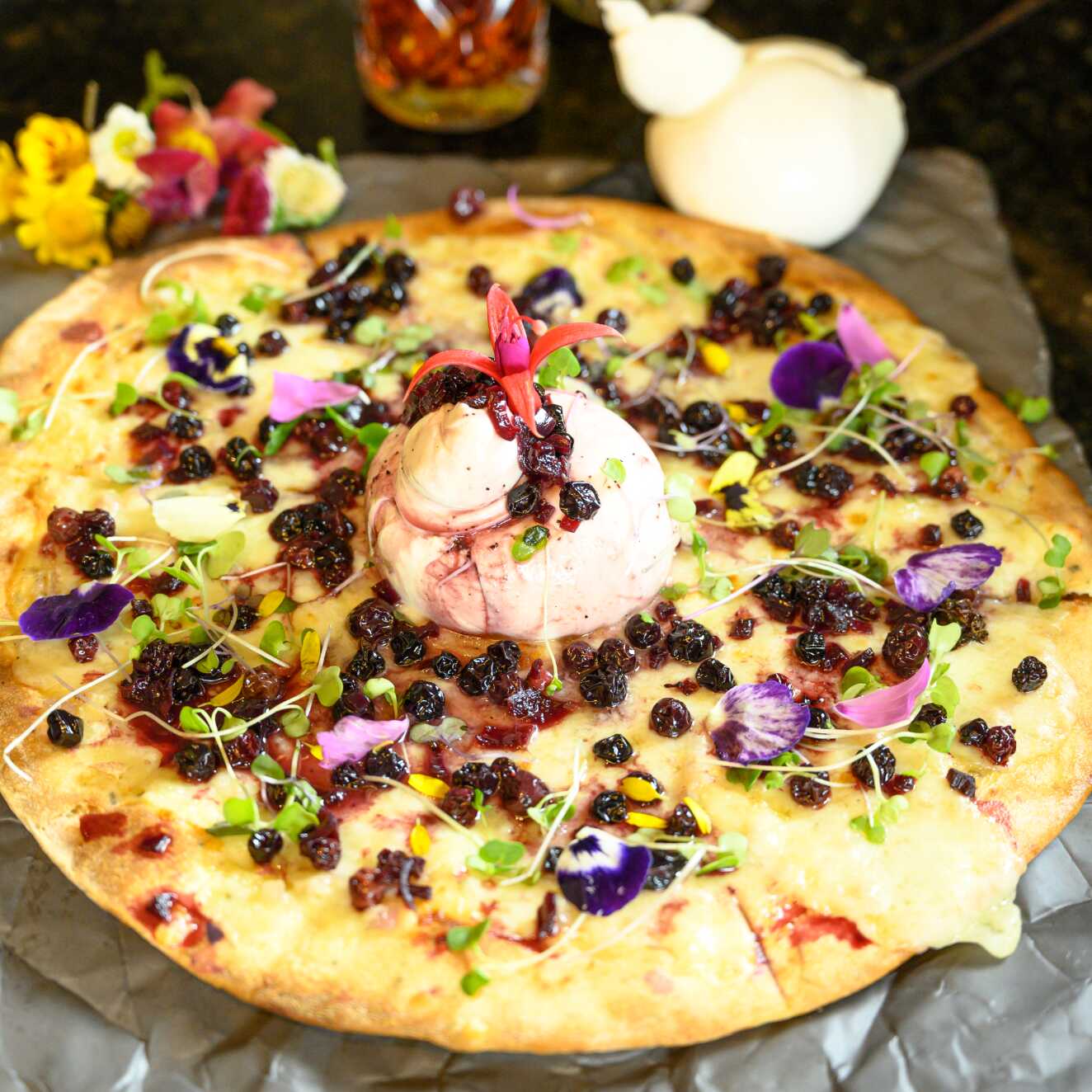 Pizza Burrata in Contrasto