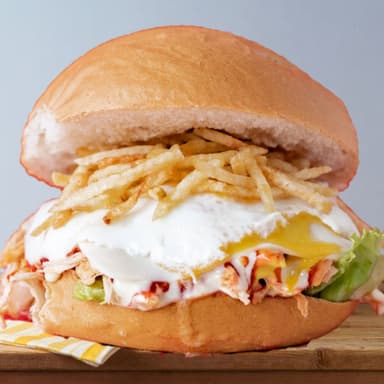 Sándwich Royal de Hamburguesa con Queso y Huevo