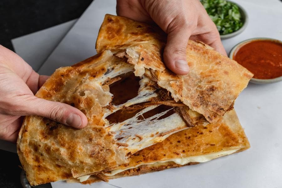 QUESADILLA DE BARBACOA