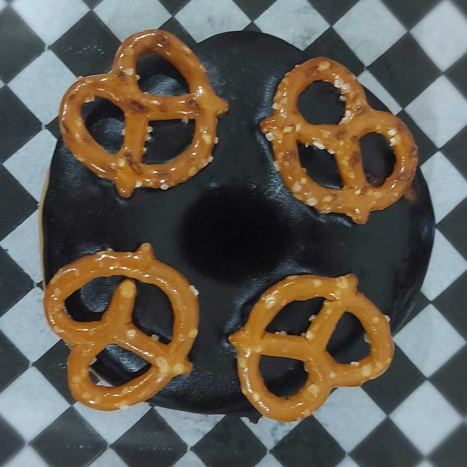 Dona Decorada Pretzel