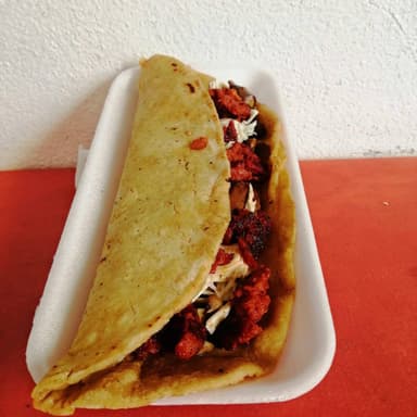 QUESADILLA DE LONGANIZA JUNIOR"S+JUGO BIDA