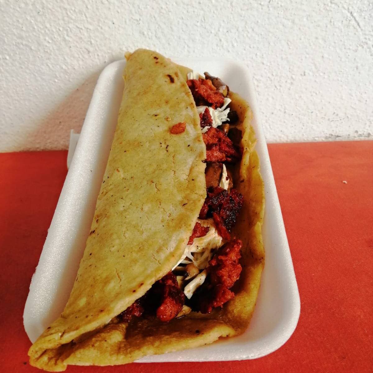 QUESADILLA DE LONGANIZA JUNIOR"S+JUGO BIDA